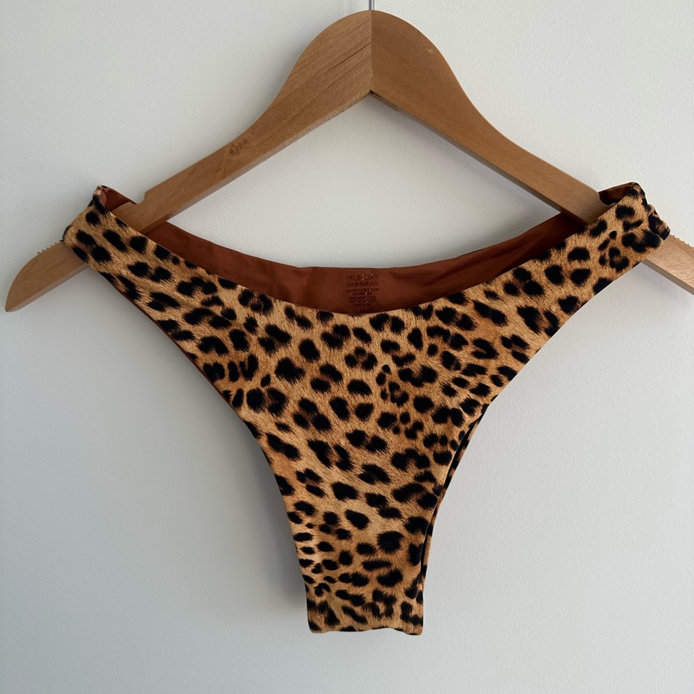 Monday Swimwear Byron Bottom in Jaguar - M